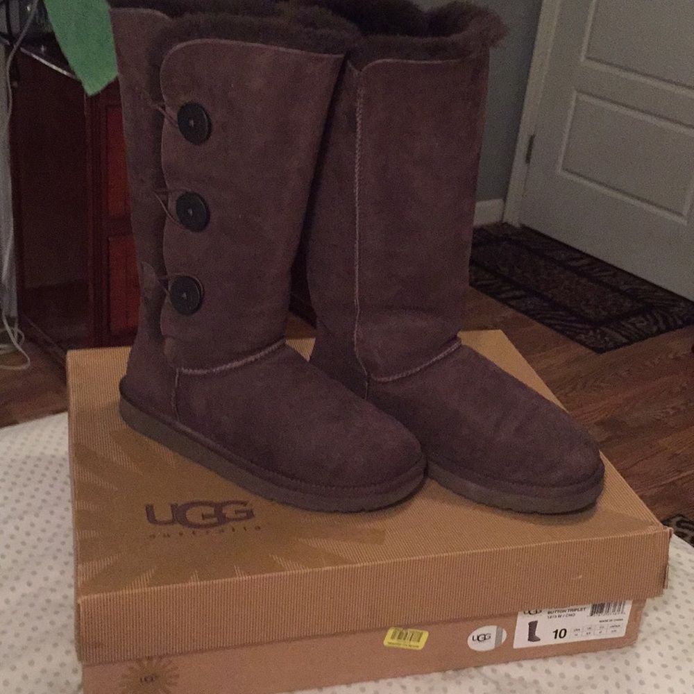 UGG BOOTS Tall Brown Triple Bailey Button